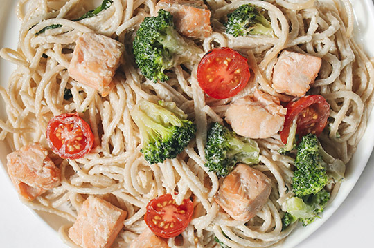 Ensalada de pasta y pescado