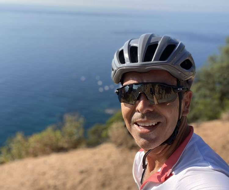 colaborador Zurich de excursión en bicicleta